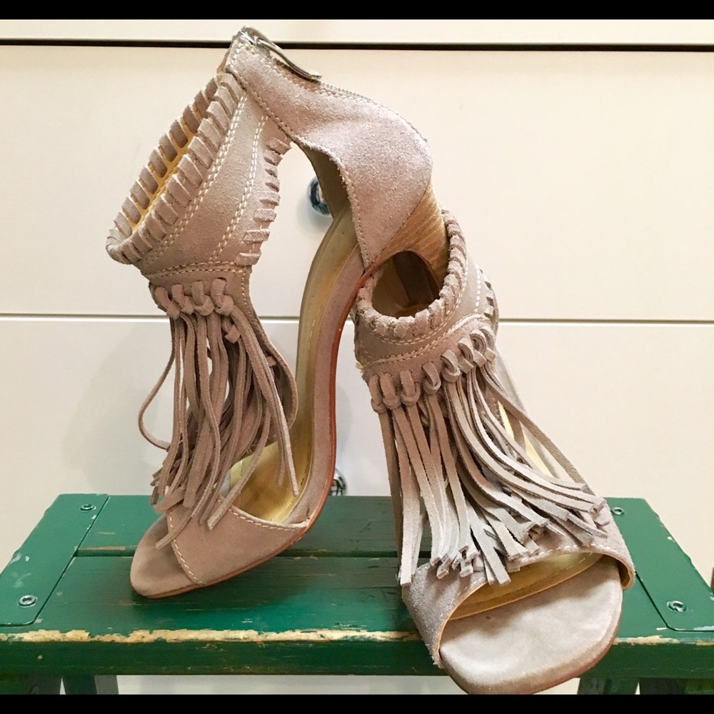 Taupe. Tassels. Trendy.